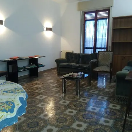 ベッド・アンド・ブレックファスト Cavour カルレンティーニ