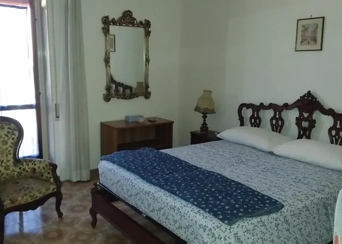 Cavour Nocleg ze śniadaniem *